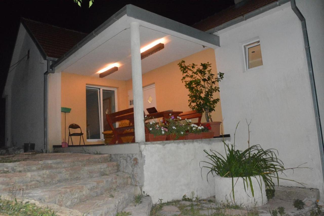 Gazdinstvo Tadic Guest House Niksic Ngoại thất bức ảnh